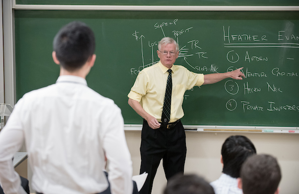 Professor Woody Studenmund teaches economics at Oxy