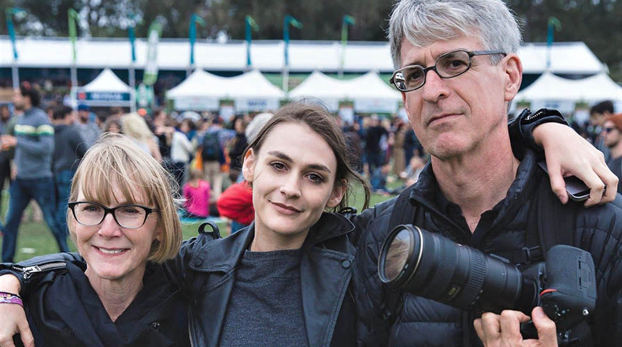 Oxy Trustee Maurine Halperin P'16 and her daughter and husband